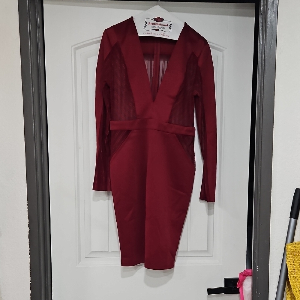Entry Red Plunge Neck Long Sleeve Cocktail Dress